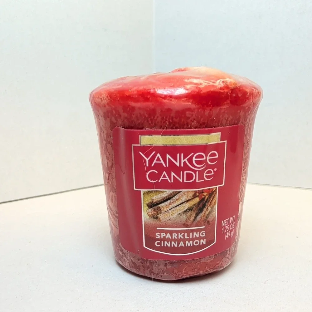 Lot of 4 Yankee Candle Votive 1.75oz Lovely Lavender Cozy Cabin Escape Cinnamon